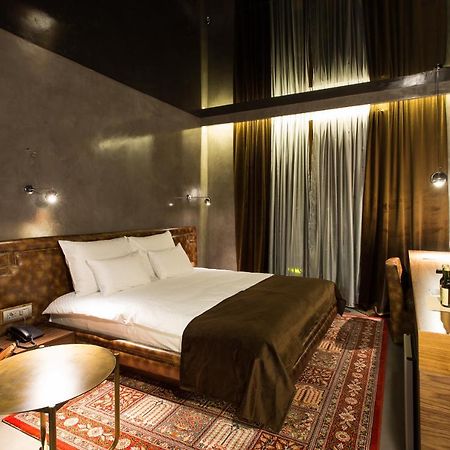 Hotel Hemera Podgorica Ruang foto A room at the Mandarin Oriental, Munich