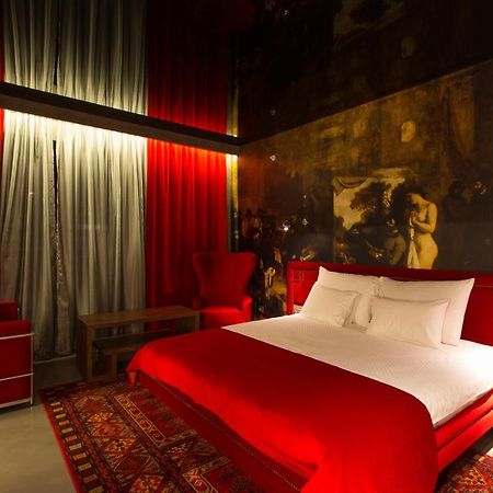 Hotel Hemera Podgorica Ruang foto A room at the Hotel du Vin