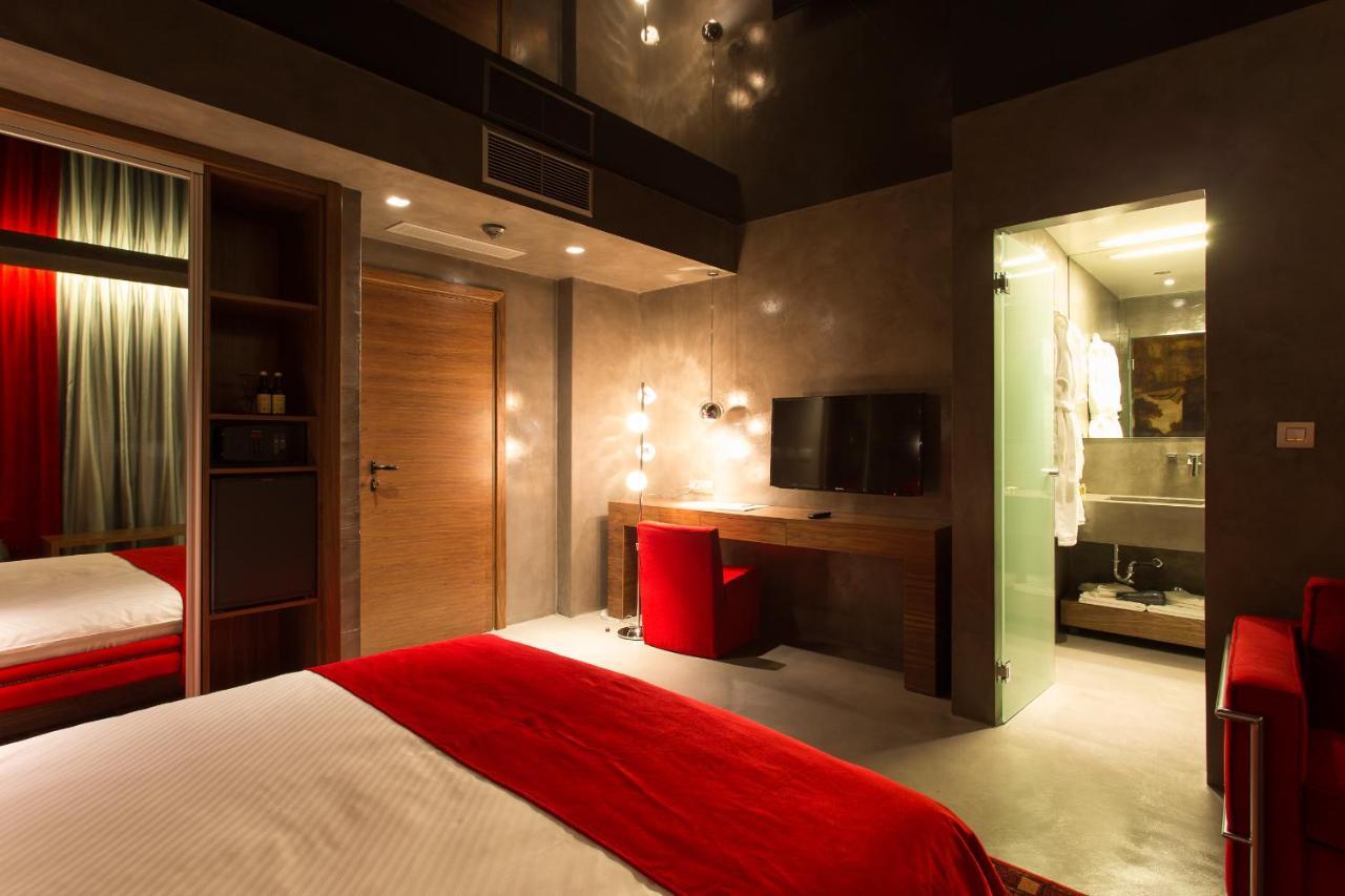 Hotel Hemera Podgorica Ruang foto A room at the hotel