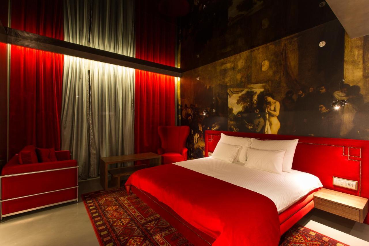 Hotel Hemera Podgorica Ruang foto A room at the Hotel du Vin
